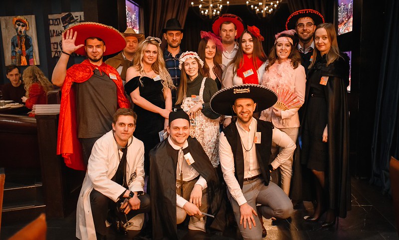 Корпоратив на Новый год в Tallinn — празднично украшенный банкетный зал